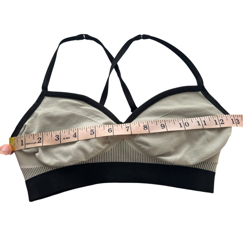 LULULEMON Hold Your‎ Om Bra II Heathered Silver Fox Cross Straps Strappy Size 2 - Picture 6 of 9